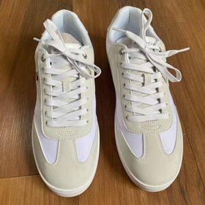 Tommy Hilfiger Women’s White and Cream Low-Top Sneakers
